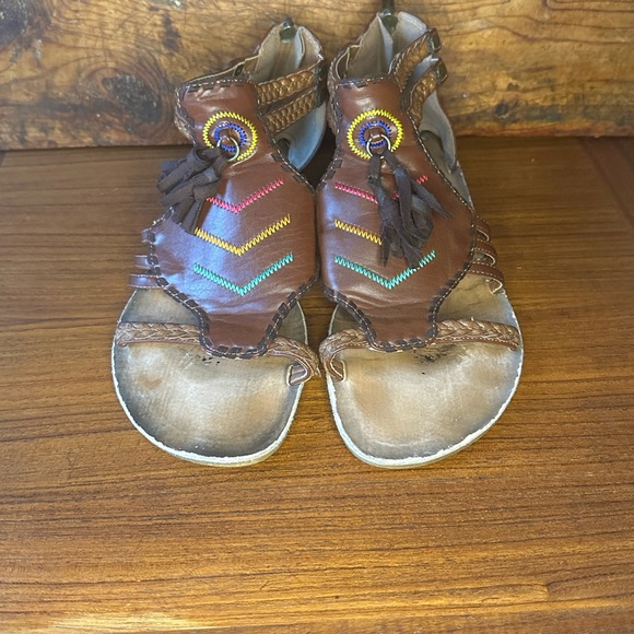 Western Style Sandals - Picture 2 of 6